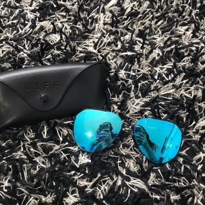 Diff blue mirror dash sunglasses
